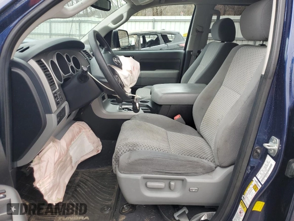2013 Toyota Tundra with VIN 5TFDY5F18DX302012, listed as a Copart auction lot 43340675 with 33,685 mi miles and Salvage title. Bid and sale history available at DreamBid. Image 7.