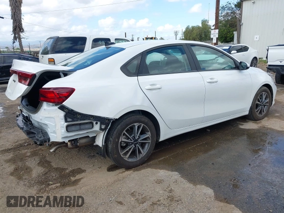2024 Kia Forte LXS z VIN 3KPF24AD3RE819344, wystawiony jako IAAI lot #42247582 z przebiegiem 5 678 mil mil oraz . Historia ofert i sprzedaży dostępna na DreamBid. Obrazek 4.