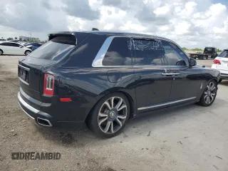 2019 Rolls-Royce Cullinan z VIN SLA689X51KU113872, wystawiony jako Copart lot #65135234 z przebiegiem Nie podano mil oraz Szkody całkowita. Historia ofert i sprzedaży dostępna na DreamBid. Obrazek 3.