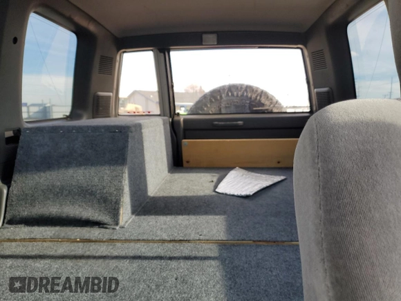 2001 Isuzu Trooper S with VIN JACDJ58X117J11550, listed as a Copart auction lot 46323185 with 236,762 mi miles and Salvage title. Bid and sale history available at DreamBid. Image 10.
