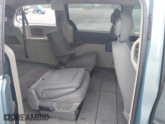 2010 Chrysler Town & Country Touring z VIN 2A4RR5D13AR456900, wystawiony jako IAAI lot #42125829 z przebiegiem 251 276 mil mil oraz . Historia ofert i sprzedaży dostępna na DreamBid. Obrazek 8.