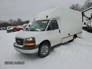 2022 GMC Savana z VIN 1GD07RF77N1272031, wystawiony jako Copart lot #44304185 z przebiegiem 29 383 mil mil oraz Szkody całkowita. Historia ofert i sprzedaży dostępna na DreamBid. Obrazek 1.