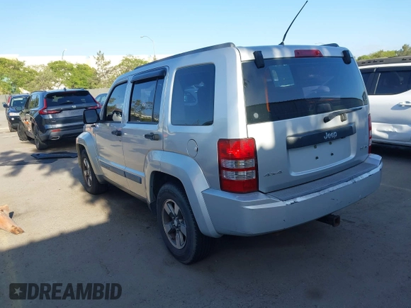2008 Jeep Liberty Sport z VIN 1J8GN28K48W180375, wystawiony jako IAAI lot #42262362 z przebiegiem 237 693 mil mil oraz . Historia ofert i sprzedaży dostępna na DreamBid. Obrazek 3.