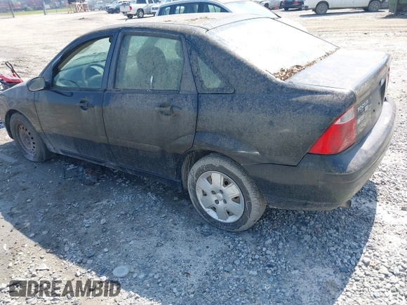 2006 Ford Focus S z VIN 1FAFP34N26W126644, wystawiony jako IAAI lot #42273767 z przebiegiem 245 497 mil mil oraz . Historia ofert i sprzedaży dostępna na DreamBid. Obrazek 3.