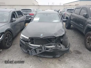 2018 BMW 5 Series 540i z VIN WBAJE5C5XJWA97667, wystawiony jako IAAI lot #41481362 z przebiegiem Nie podano mil oraz . Historia ofert i sprzedaży dostępna na DreamBid. Obrazek 12.