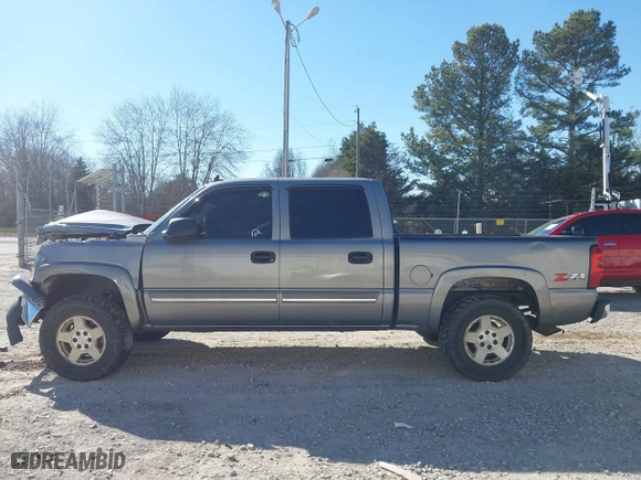 2006 Chevrolet Silverado 1500 LT1 with VIN 2GCEK13T861134800, listed as a IAAI auction lot 41667411 with 286,480 mi miles. Bid and sale history available at carsss.com. Image 15.