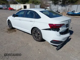 2023 Volkswagen Jetta Sport z VIN 3VWBM7BU2PM034287, wystawiony jako IAAI lot #41742935 z przebiegiem 32 818 mil mil oraz . Historia ofert i sprzedaży dostępna na DreamBid. Obrazek 3.