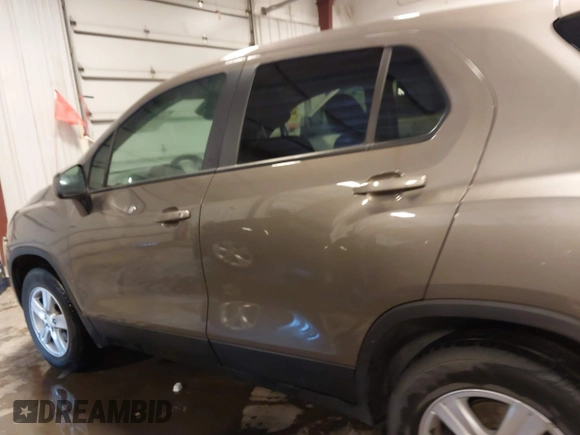 2022 Chevrolet Trax LS z VIN KL7CJNSM5NB509906, wystawiony jako IAAI lot #41833742 z przebiegiem 29 592 mil mil oraz . Historia ofert i sprzedaży dostępna na DreamBid. Obrazek 14.