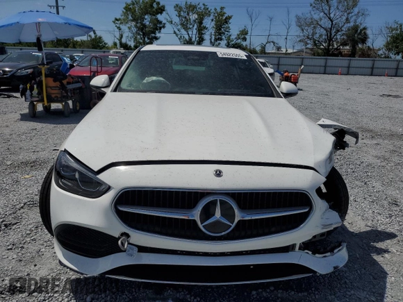 2024 Mercedes-Benz C 300 z VIN W1KAF4GB8RR222009, wystawiony jako Copart lot #54922555 z przebiegiem 5 561 mil mil oraz Szkoda całkowita • Salvage title. Historia ofert i sprzedaży dostępna na DreamBid. Obrazek 5.