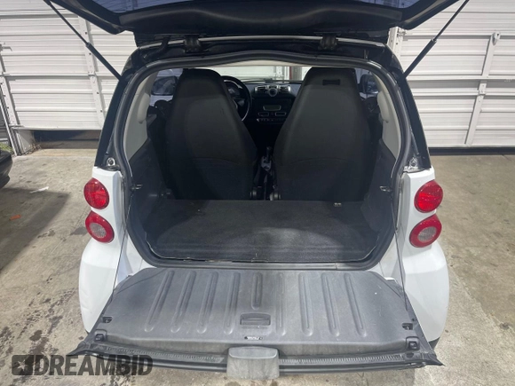 2012 Smart fortwo Pure z VIN WMEEJ3BA5CK540092, wystawiony jako Copart lot #51878135 z przebiegiem 59 356 mil mil oraz Szkody całkowita. Historia ofert i sprzedaży dostępna na DreamBid. Obrazek 6.