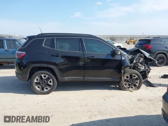 2018 Jeep Compass Trailhawk with VIN 3C4NJDDB5JT419276, listed as a IAAI auction lot 42040909 with Not Provided miles and . Bid and sale history available at carsss.com. Image 12.