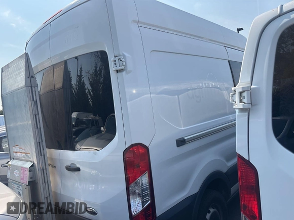 2017 Ford Transit z VIN 1FTYR2XM3HKB18931, wystawiony jako IAAI lot #42651865 z przebiegiem 142 641 mil mil oraz . Historia ofert i sprzedaży dostępna na DreamBid. Obrazek 19.