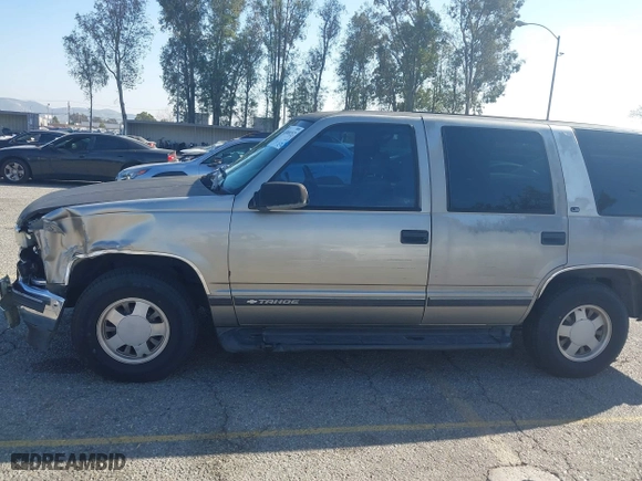 1999 Chevrolet Tahoe with VIN 1GNEC13R8XJ527499, listed as a IAAI auction lot 41880157 with 186,342 mi miles. Bid and sale history available at carsss.com. Image 17.