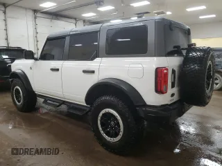 2024 Ford Bronco z VIN 1FMEE1BP7RLA56385, wystawiony jako Copart lot #50716535 z przebiegiem 6 120 mil mil oraz Czysty tytuł • Clean title. Historia ofert i sprzedaży dostępna na DreamBid. Obrazek 2.