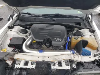 2014 Chrysler 300 S z VIN 2C3CCAGG1EH241876, wystawiony jako Copart lot #57965795 z przebiegiem 129 612 mil mil oraz Szkoda całkowita • Salvage title. Historia ofert i sprzedaży dostępna na DreamBid. Obrazek 11.