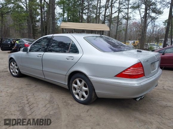 2004 Mercedes-Benz S-Class 4.3L with VIN WDBNG83J24A429403, listed as a IAAI auction lot 41744817 with 188,291 mi miles. Bid and sale history available at carsss.com. Image 3.
