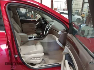 2016 Cadillac SRX Performance Collection z VIN 3GYFNCE32GS571230, wystawiony jako IAAI lot #42417263 z przebiegiem 59 634 mil mil oraz . Historia ofert i sprzedaży dostępna na DreamBid. Obrazek 5.