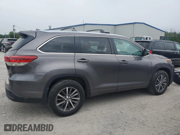 2017 Toyota Highlander XLE with VIN 5TDJZRFH7HS426496, listed as a Copart auction lot 62337475 with 255,962 mi miles and Clean title. Bid and sale history available at DreamBid. Image 3.