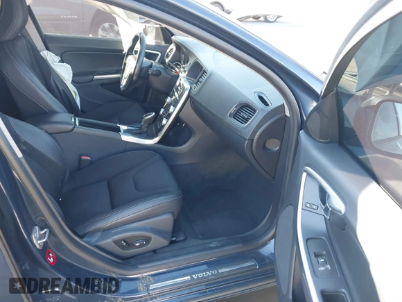 2015 Volvo V60 T5 Drive-E with VIN YV140MEJ8F1261268, listed as a IAAI auction lot 41517740 with 112,991 mi miles. Bid and sale history available at carsss.com. Image 5.