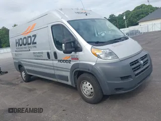 2018 Ram ProMaster Cargo z VIN 3C6TRVDG8JE156780, wystawiony jako IAAI lot #42492936 z przebiegiem 107 818 mil mil oraz . Historia ofert i sprzedaży dostępna na DreamBid. Obrazek 1.