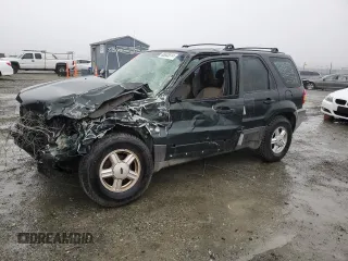 2003 Ford Escape XLS Popular with VIN 1FMYU021X3KA70123, listed as a Copart auction lot 86005514 with 0 mi miles and Salvage Title. Bid and sale history available at carsss.com. Image 1.