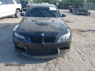 2011 BMW M3 z VIN WBSPM9C5XBE203183, wystawiony jako IAAI lot #42133371 z przebiegiem 94 063 mil mil oraz . Historia ofert i sprzedaży dostępna na DreamBid. Obrazek 6.