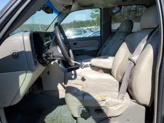 2002 GMC Yukon SLE z VIN 1GKEC13V92R139024, wystawiony jako Copart lot #42669825 z przebiegiem 429 527 mil mil oraz Szkoda całkowita • Salvage title. Historia ofert i sprzedaży dostępna na DreamBid. Obrazek 7.