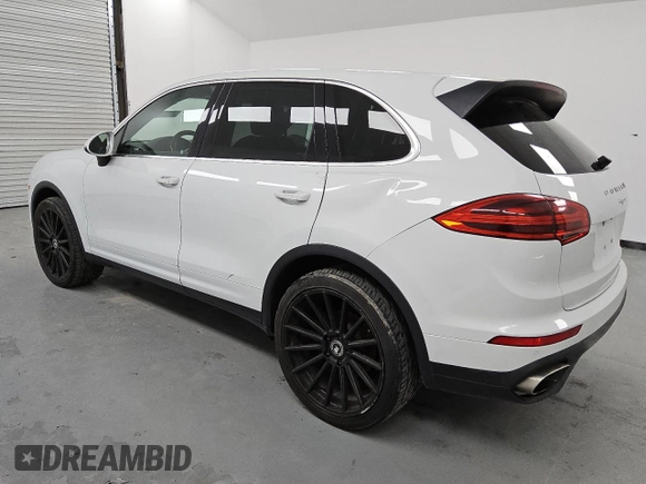 2016 Porsche Cayenne with VIN WP1AA2A28GLA01613, listed as a Copart auction lot 46182805 with 121,911 mi miles and Clean Title. Bid and sale history available at carsss.com. Image 2.