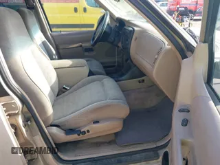 1997 Ford Explorer Eddie Bauer z VIN 1FMDU32X8VZC30353, wystawiony jako IAAI lot #42259734 z przebiegiem 249 106 mil mil oraz . Historia ofert i sprzedaży dostępna na DreamBid. Obrazek 5.