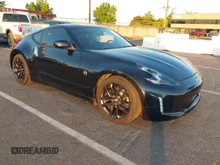 2015 Nissan 370Z Sport z VIN JN1AZ4EH5FM442339, wystawiony jako IAAI lot #42304030 z przebiegiem 73 272 mil mil oraz . Historia ofert i sprzedaży dostępna na DreamBid. Obrazek 1.