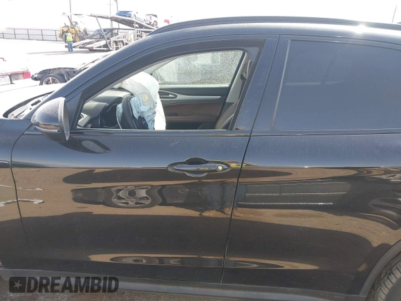 2018 Alfa Romeo Stelvio Sport z VIN ZASFAKPN0J7B71013, wystawiony jako IAAI lot #41938050 z przebiegiem Nie podano mil oraz . Historia ofert i sprzedaży dostępna na DreamBid. Obrazek 14.