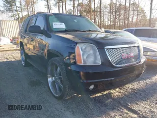 2007 GMC Yukon SLT with VIN 1GKFC13047R349076, listed as a IAAI auction lot 41852814 with 196,282 mi miles. Bid and sale history available at carsss.com. Image 1.