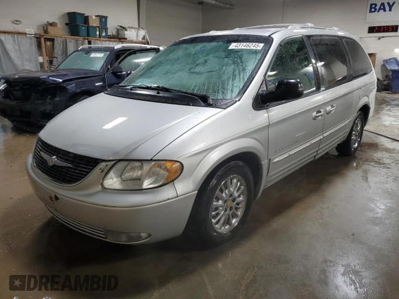 2001 Chrysler Town & Country Limited with VIN 2C8GP64L81R152213, listed as a Copart auction lot 43146245 with 216,178 mi miles and Salvage Title. Bid and sale history available at carsss.com. Image 1.
