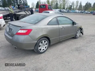 2008 Honda Civic Cpe LX with VIN 2HGFG12608H572210, listed as a IAAI auction lot 42004864 with 95,292 mi miles. Bid and sale history available at carsss.com. Image 4.