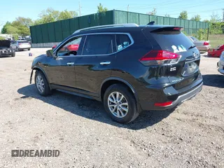 2018 Nissan Rogue SV z VIN KNMAT2MV9JP600148, wystawiony jako IAAI lot #42202229 z przebiegiem 40 966 mil mil oraz . Historia ofert i sprzedaży dostępna na DreamBid. Obrazek 3.