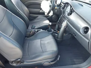 2006 MINI Hardtop S с VIN WMWRE33586TN27239, выставлен на аукционе IAAI как лот 42775957 с пробегом 165 133 миль миль и . История ставок и продаж доступна на DreamBid. Изображение 5.