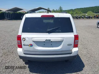 2016 Jeep Patriot High Altitude z VIN 1C4NJRFB6GD610861, wystawiony jako IAAI lot #42413151 z przebiegiem Nie podano mil oraz . Historia ofert i sprzedaży dostępna na DreamBid. Obrazek 16.