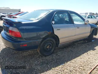 1997 Honda Accord LX with VIN 1HGCD5636VA041493, listed as a IAAI auction lot 41819641 with 201,308 mi miles and . Bid and sale history available at carsss.com. Image 4.