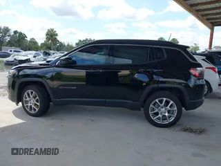 2024 Jeep Compass Latitude Lux с VIN 3C4NJDFN5RT104769, выставлен на аукционе IAAI как лот 42585680 с пробегом 7 162 миль миль и . История ставок и продаж доступна на DreamBid. Изображение 13.
