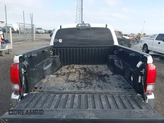 2019 Toyota Tacoma SR z VIN 3TMCZ5AN9KM284092, wystawiony jako IAAI lot #41774851 z przebiegiem 100 031 mil mil oraz . Historia ofert i sprzedaży dostępna na DreamBid. Obrazek 8.