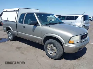 2002 GMC Sonoma SLS z VIN 1GTDT19W928157584, wystawiony jako IAAI lot #42246397 z przebiegiem 70 026 mil mil oraz . Historia ofert i sprzedaży dostępna na DreamBid. Obrazek 1.