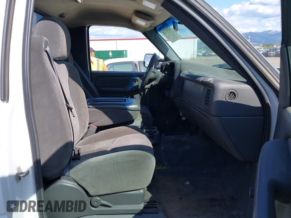 2007 Chevrolet Silverado 3500 SRW Wrk Trk with VIN 1GCHK34UX7E103046, listed as a IAAI auction lot 42090728 with 55,376 mi miles. Bid and sale history available at carsss.com. Image 5.
