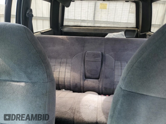 1994 GMC Jimmy Diamond Edition Luxury z VIN 1GKDT13W5R2503916, wystawiony jako Copart lot #54717215 z przebiegiem 99 991 mil mil oraz Szkoda całkowita • Salvage title. Historia ofert i sprzedaży dostępna na DreamBid. Obrazek 10.