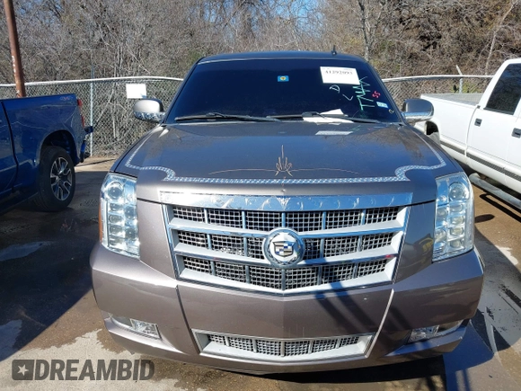 2011 Cadillac Escalade ESV Platinum Edition z VIN 1GYS4KEFXBR253776, wystawiony jako IAAI lot #41292093 z przebiegiem 290 220 mil mil oraz . Historia ofert i sprzedaży dostępna na DreamBid. Obrazek 12.