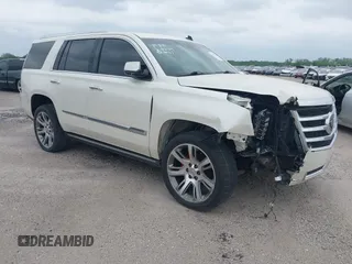 2015 Cadillac Escalade Premium z VIN 1GYS4CKJ4FR216873, wystawiony jako IAAI lot #41677234 z przebiegiem 128 990 mil mil oraz . Historia ofert i sprzedaży dostępna na DreamBid. Obrazek 1.