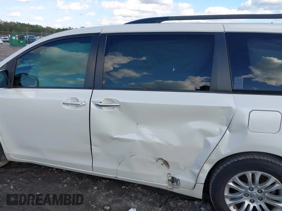 2017 Toyota Sienna XLE Auto Access Seat with VIN 5TDYZ3DC8HS766601, listed as a IAAI auction lot 41232878 with 133,861 mi miles. Bid and sale history available at carsss.com. Image 13.