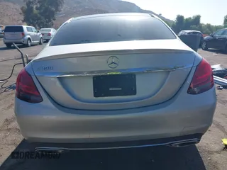 2020 Mercedes-Benz C 300 с VIN WDDWF8DB7LR526991, выставлен на аукционе IAAI как лот 40438514 с пробегом 49 781 миль миль и . История ставок и продаж доступна на DreamBid. Изображение 17.