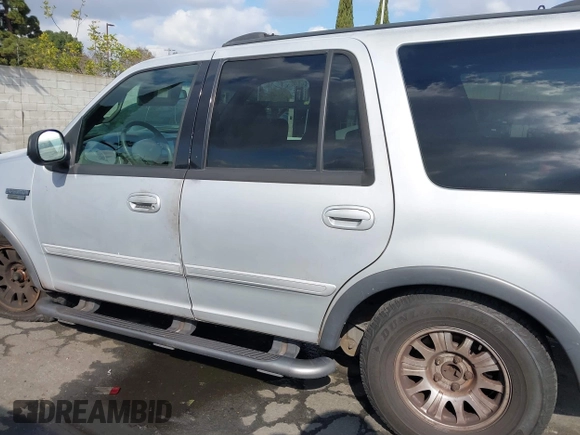 2000 Ford Expedition XLT with VIN 1FMRU1560YLC21781, listed as a IAAI auction lot 41558097 with 218,477 mi miles. Bid and sale history available at carsss.com. Image 14.