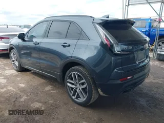 2019 Cadillac XT4 FWD Sport z VIN 1GYFZER49KF215843, wystawiony jako IAAI lot #41912861 z przebiegiem 102 922 mil mil oraz . Historia ofert i sprzedaży dostępna na DreamBid. Obrazek 3.