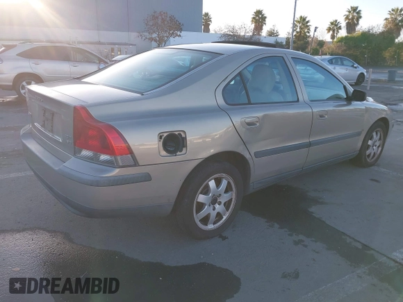 2004 Volvo S60 with VIN YV1RH59H842343519, listed as a IAAI auction lot 41004041 with 197,498 mi miles. Bid and sale history available at carsss.com. Image 4.